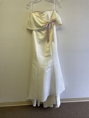 Ivory 2pc Satin Strapless Gown with Mauve Ribbon Detail SIZE 4